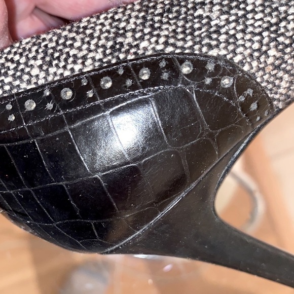 Carlo Alberto croc pattern leather & herringbone fabric heels, straps.  🖤♥️ - Picture 7 of 11